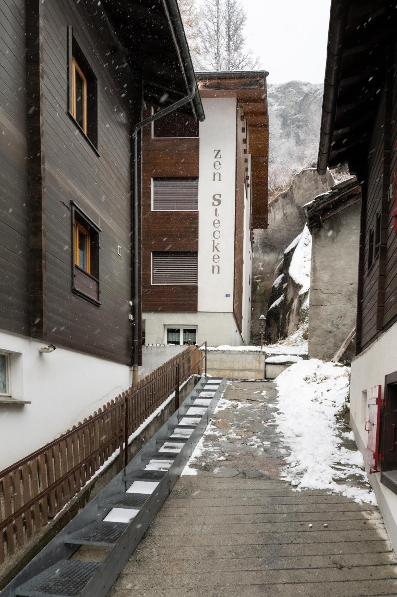 Snowflake-Ski In & Out Next To Matterhorn Express Zermatt Exteriör bild